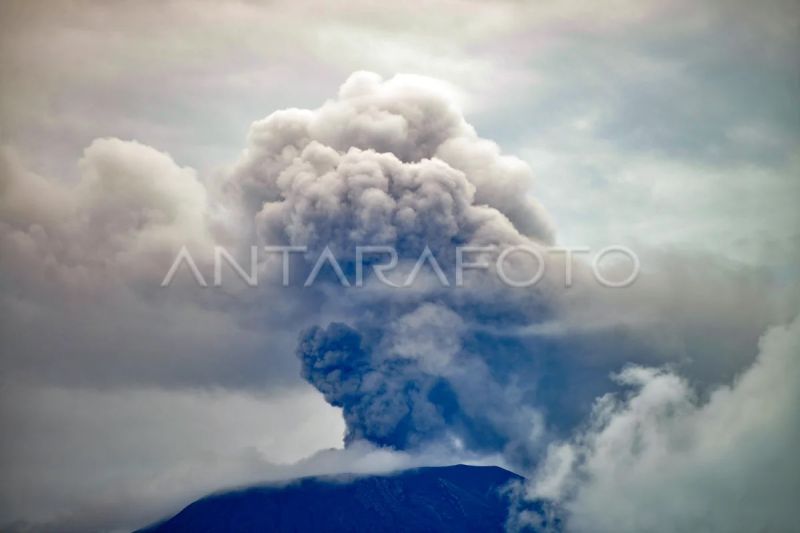 Foto-foto erupsi Gunung Singgalang