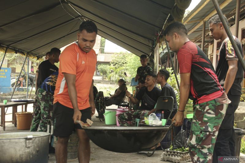 TNI-POLRI BANGUN DAPUR UMUM