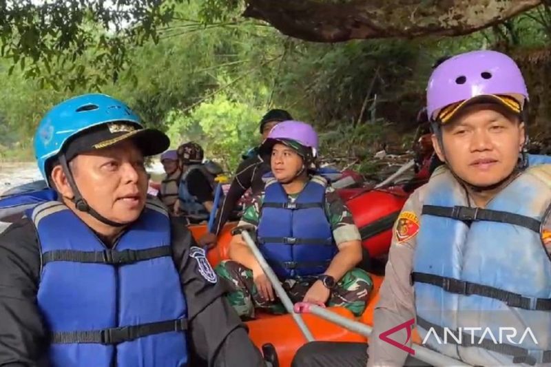 Forkopimda sisir Sungai Cimandiri minimalkan potensi banjir