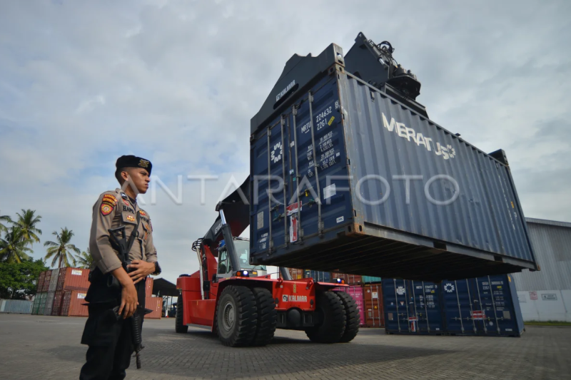 Kedatangan logistik Pemilu di Padang