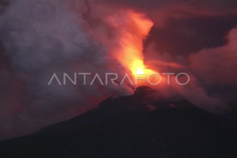 Status awas Gunung Lewotobi