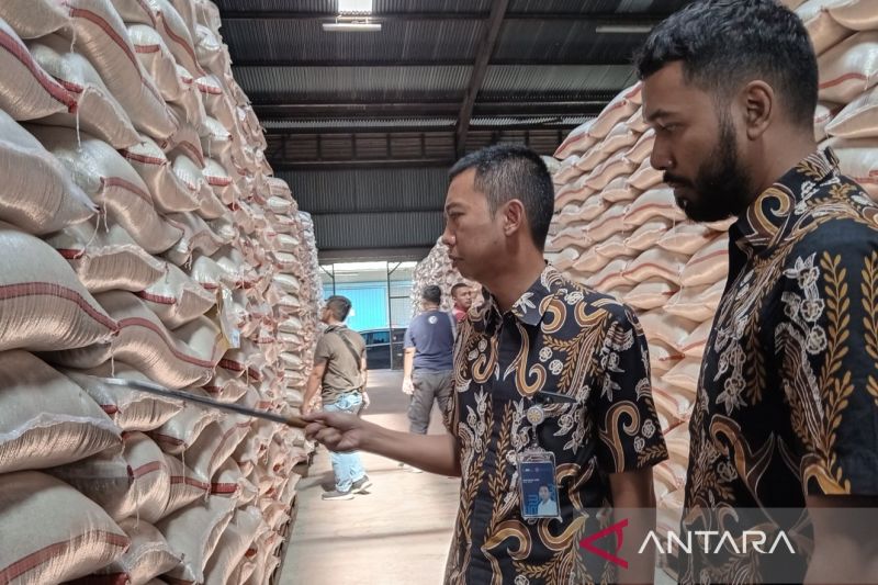 Bulog Cirebon pastikan stok 20 ribu ton beras mencukupi kebutuhan awal 2024
