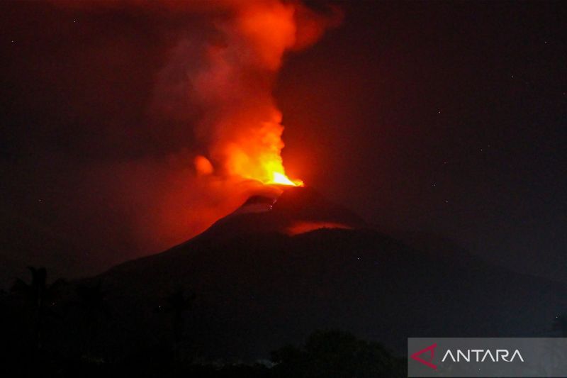 Status awas Gunung Lewotobi