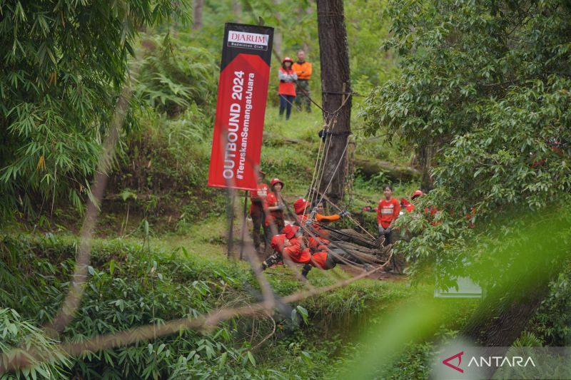 PB Djarum menggelar outbound di Lembang Bandung matangkan psikologis atlet