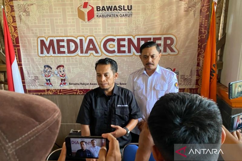 Bawaslu Garut: Anggota Satpol PP dukung cawapres karena diajak senior