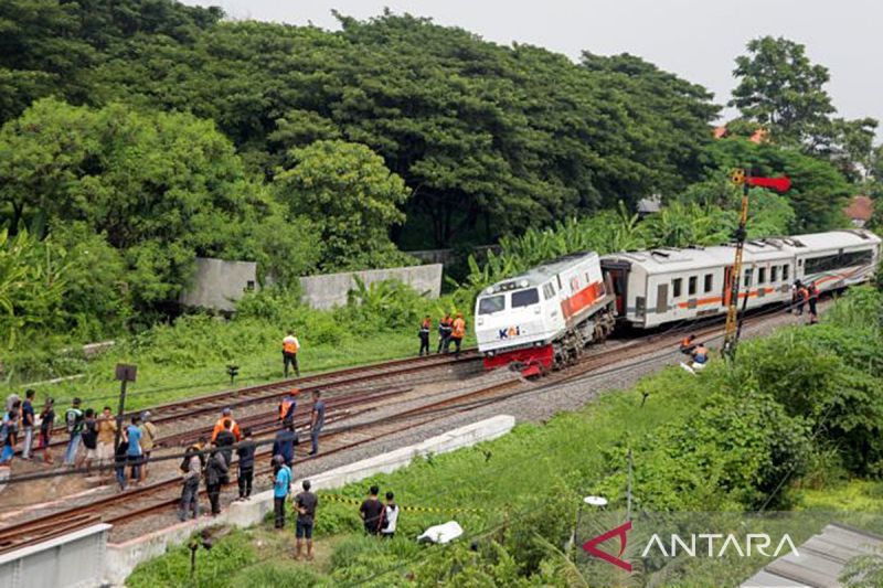 KA Pandalungan Anjlok Di Emplasemen Stasiun Tanggulangin Sidoarjo ...