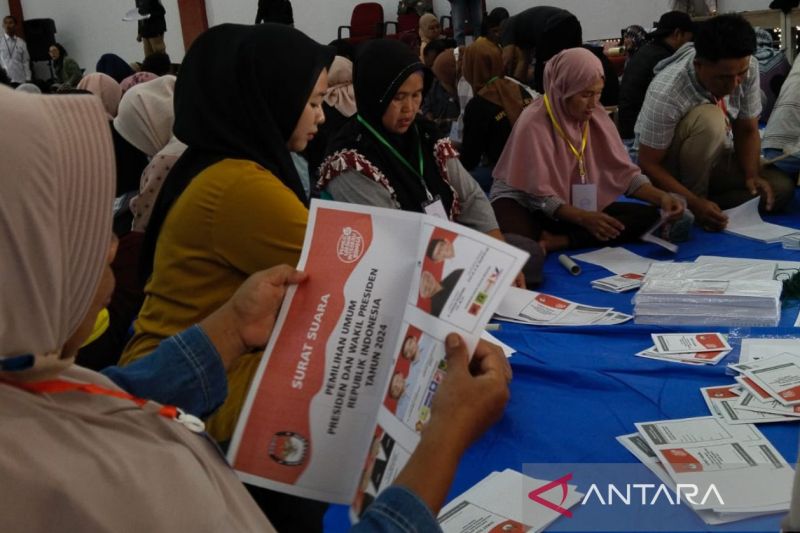 KPU Kuningan: 3,65 juta surat suara selesai disortir dan dilipat