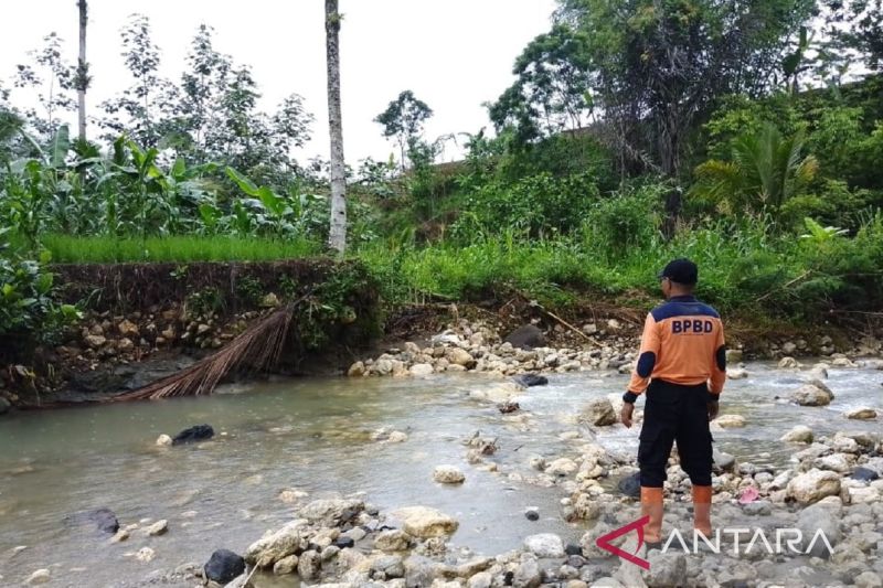 Banjir rusak irigasi di Sukabumi akibatkan 100 hektare sawah terancam kekeringan