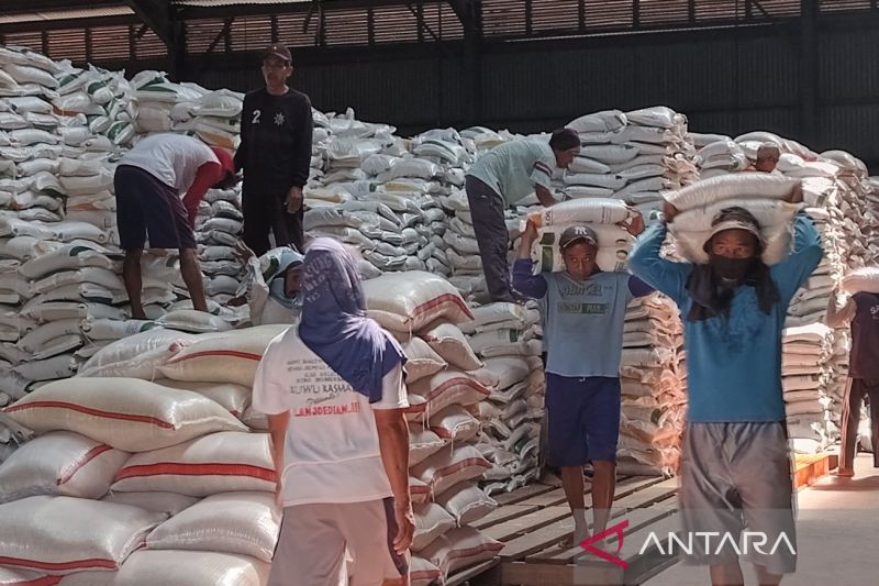 Dinas Perdagangan Kuningan siapkan 10 ton beras untuk stabilisasi harga