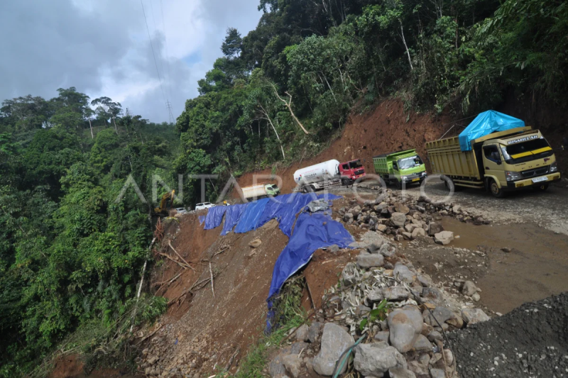 Penanganan longsor jalan penghubung Bengkulu-Sumsel