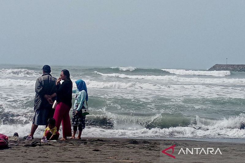 BMKG: Waspadai gelombang tinggi di laut selatan Jabar