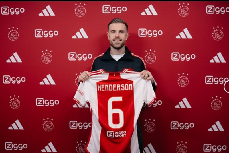 Jordan Henderson kini resmi berseragam Ajax Amsterdam