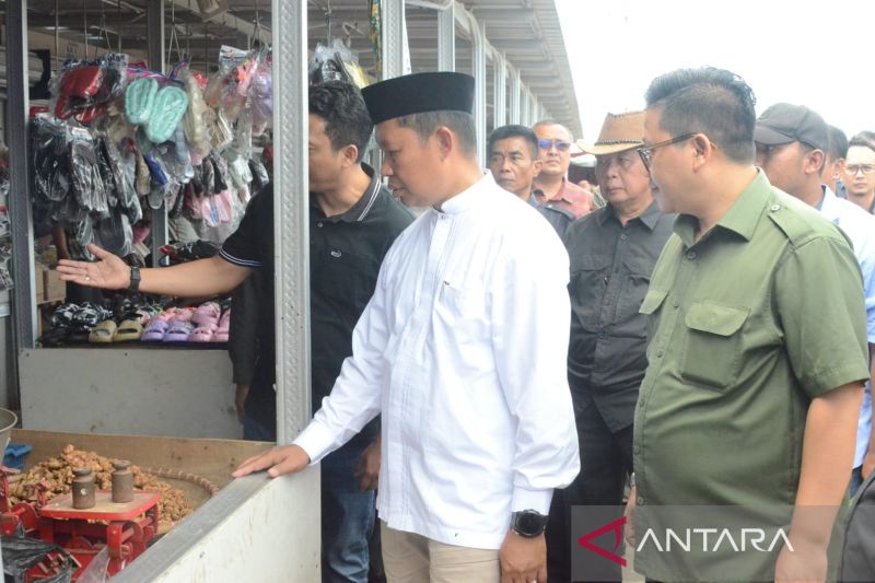 Pj Bupati Bogor pastikan Pasar Leuwiliang yang terbakar akan dibangun kembali