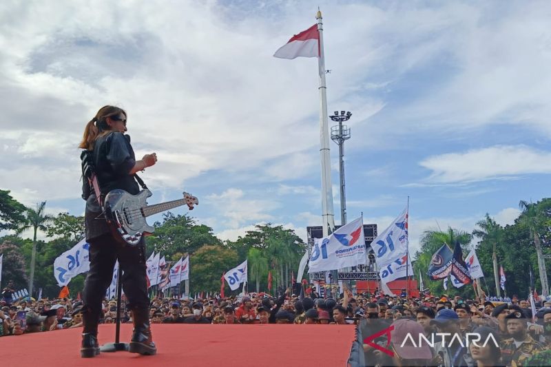 Puluhan ribu warga padati 