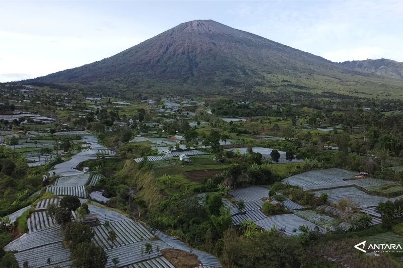 Foto udara kawasan wisata Geopark Rinjani Sembalun
