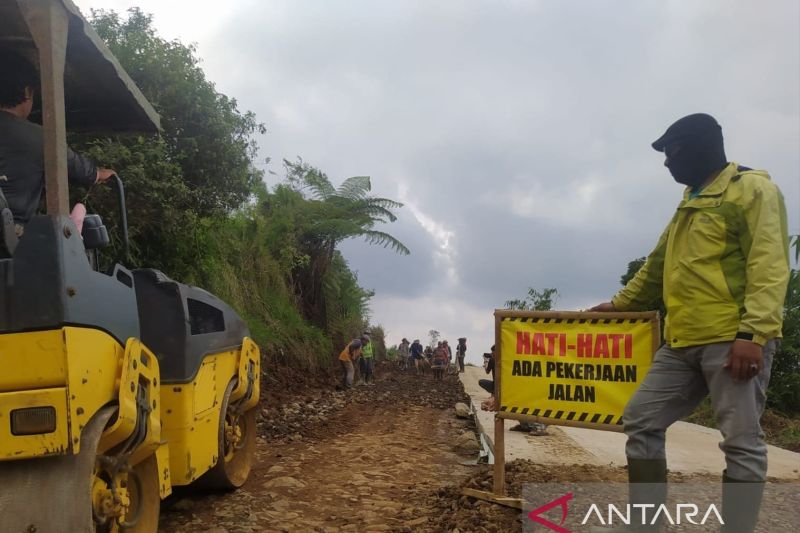 Pemkab Cianjur tuntaskan pembangunan jalan penunjang Puncak II