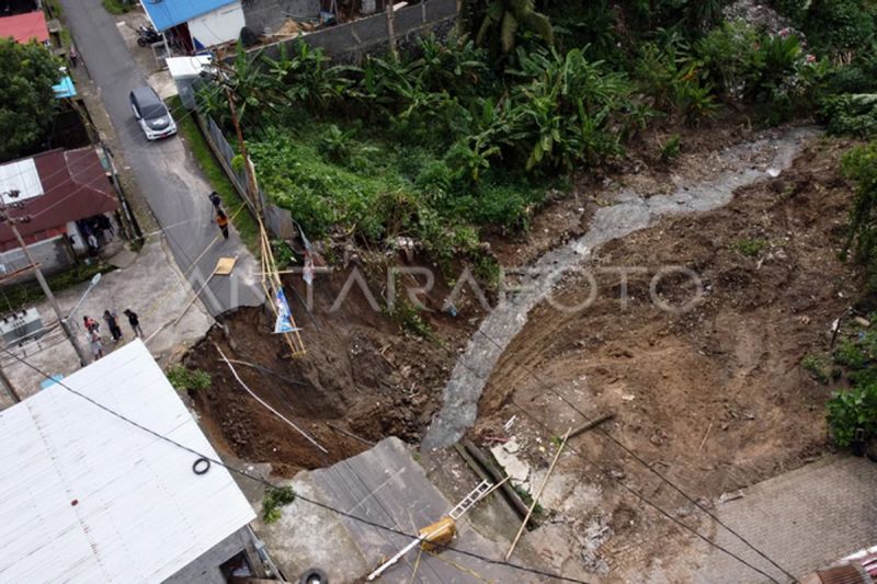 Bencana tanah longsor di Manado