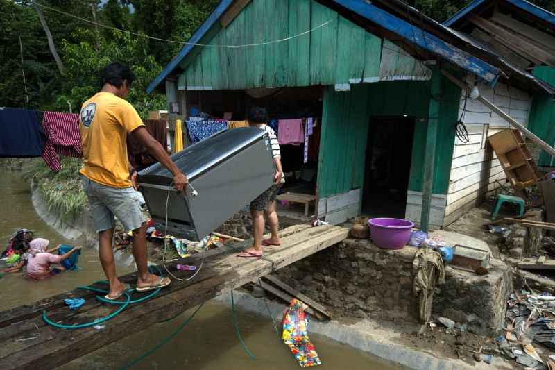 Korban Banjir Bandang butuhkan air bersih