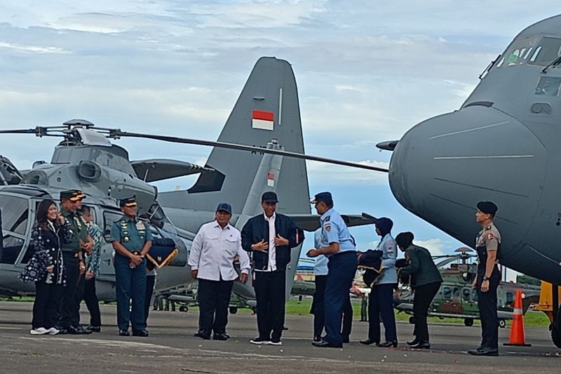 Presiden Joko Widodo saksikan penyerahan pesawat Hercules untuk TNI AU