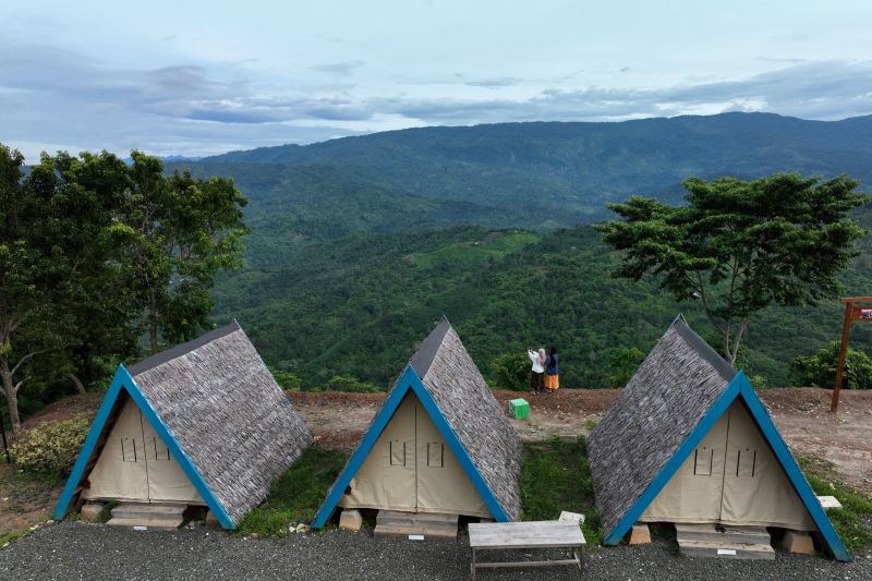 Wisata alam puncak sani-sani di Kolaka