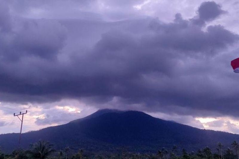 Eruption Of Mount Lewotobi Laki-Laki Easing, Dangers Remain - ANTARA ...