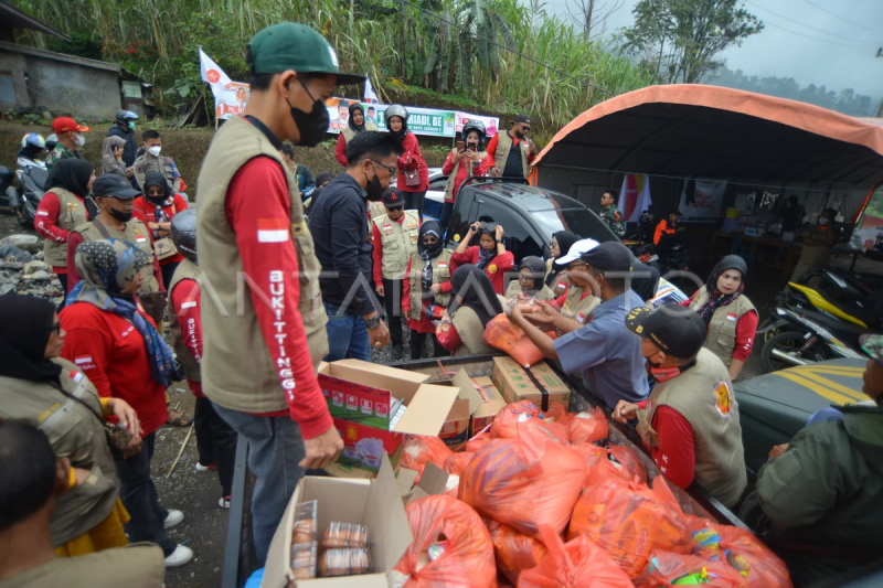 Bantuan sembako bagi warga terdampak erupsi Marapi