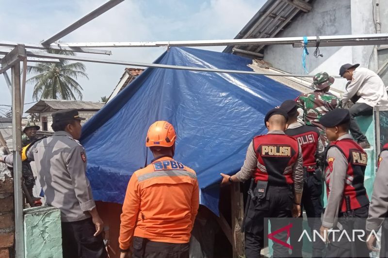 Kerugian akibat becana puting beliung di Sukabumi lebih dari Rp100 juta