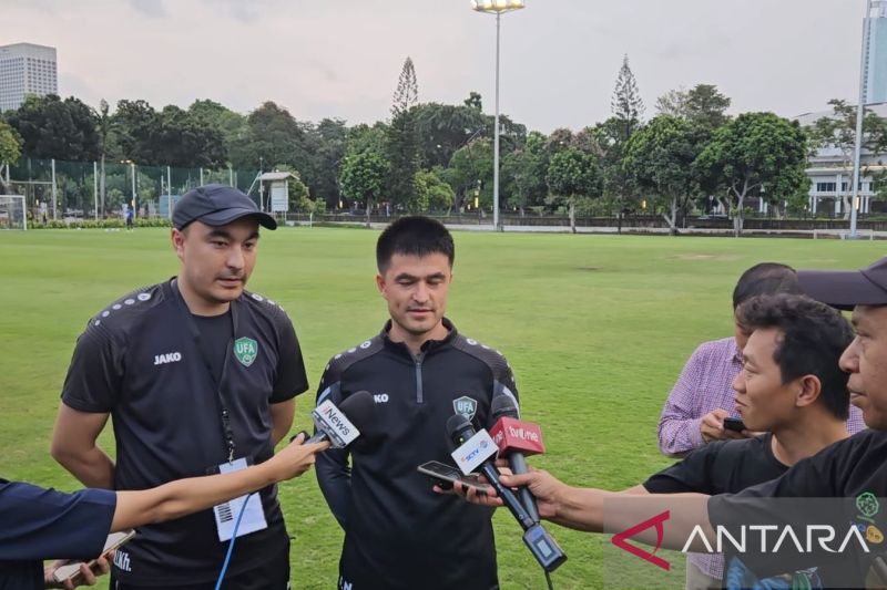 Pelatih tim Uzbekistan U-20 memantau perkembangan timnas sepak bola Indonesia