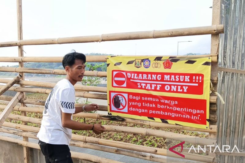 Alun-alun Laut Gadobangkong Palabuhanratu Sukabumi ditutup