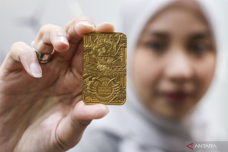 Harga emas Antam naik menjadi Rp1,321 juta per gram