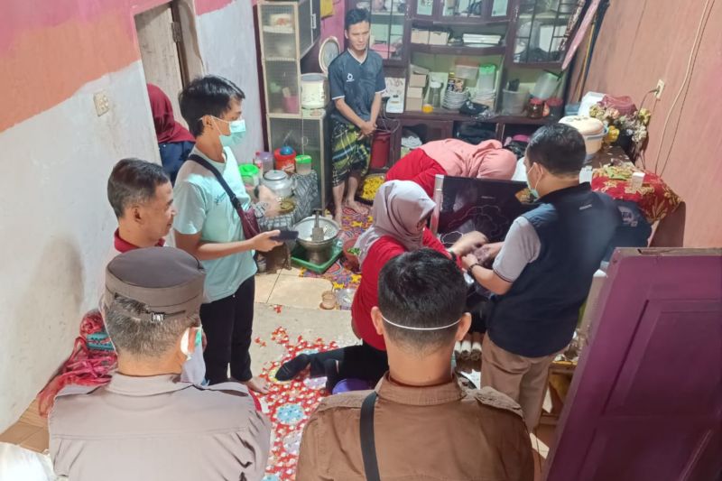 Polres Garut selidiki penyebab satu keluarga keracunan makanan