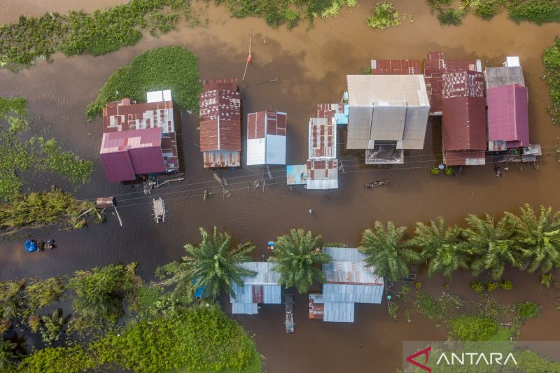 Desa terisolasi banjir di Jambi