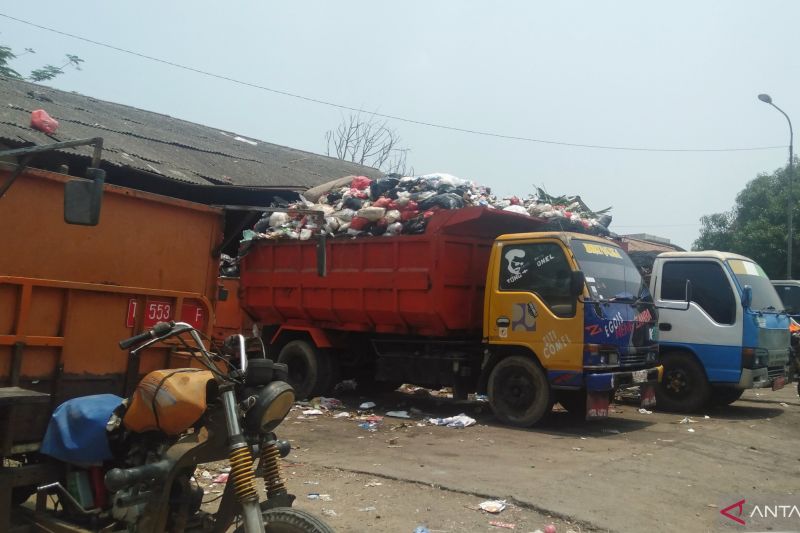 Pemkab Karawang persiapkan strategi perbaikan pengelolaan sampah