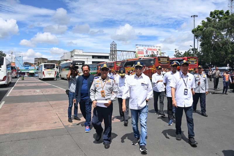 Menub tinjau terminal Guntur dan stasiun KA di Garut