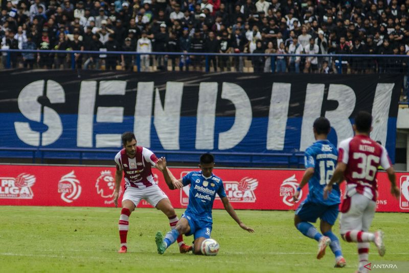 Persib Bandung gagal pertahankan keunggulan, dipaksa imbang Barito Putera