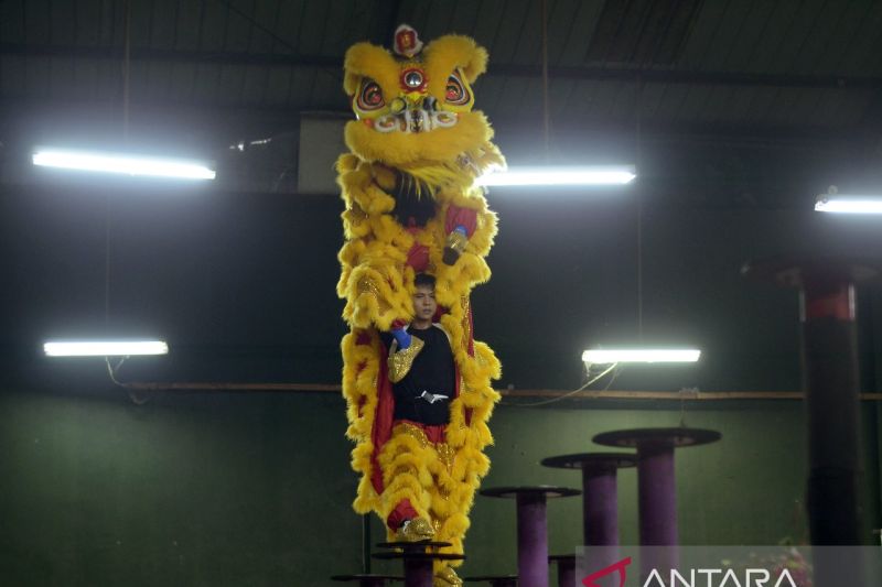 Latihan Barongsai jelang Imlek di Lampungo