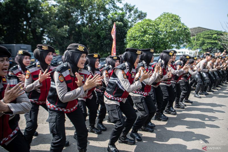 Apel personel dan peralatan pengamanan Pemilu 2024 di Palembang