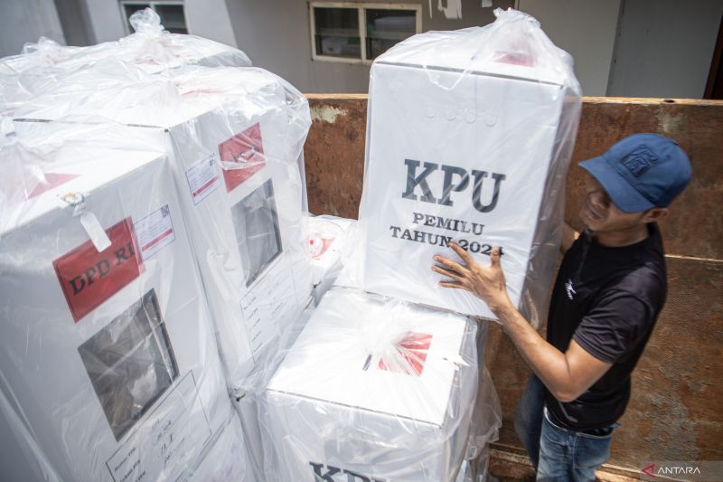 Pendistribusian logistik pemilu di Palembang