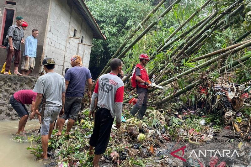 BPBD Cianjur tuntaskan penanganan banjir yang rendam 15 rumah