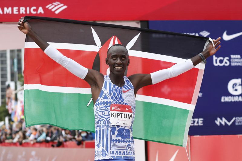 Pemegang rekor dunia maraton tewas akibat kecelakaan mobil di Kenya