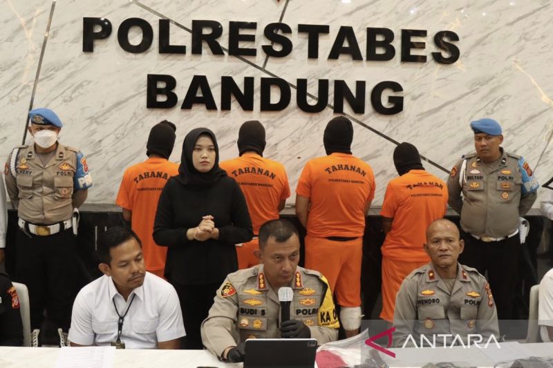 Empat perampok menggunakan pistol soft gun ditangkap Polrestabes Bandung