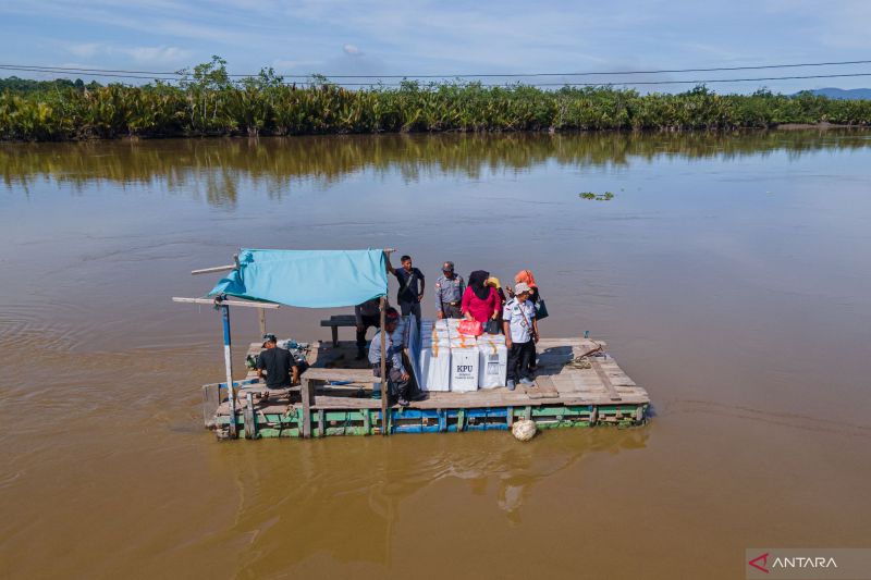 Distribusi logistik Pemilu ke Muara Sampara