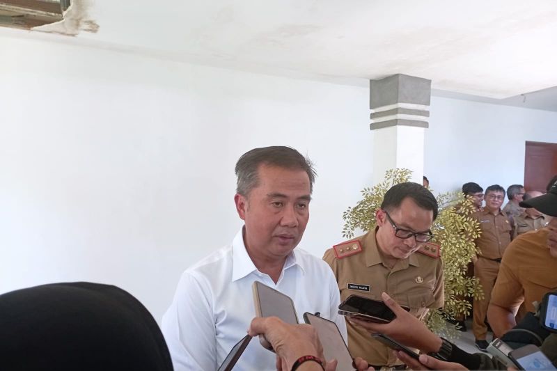 Pj Gubernur Jabar coblos Pemilu 2024 di Jalan Garut Bandung