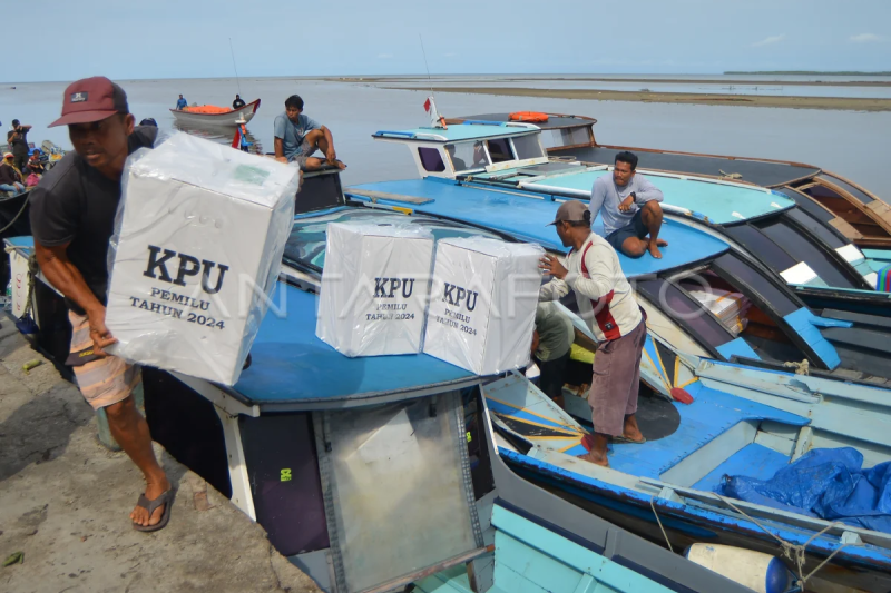 Distribusi logistik pemilu antar pulau di Mentawai