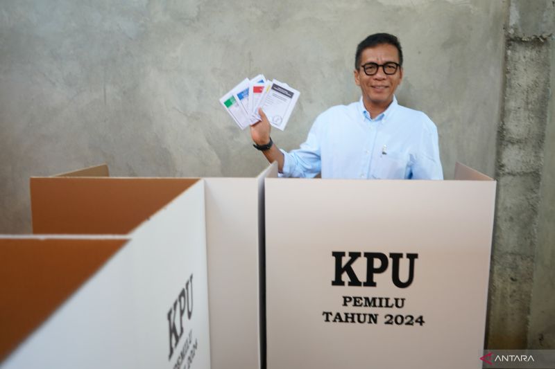 Ketua DPRD Provinsi Sultra Menyalurkan Hak Pilih