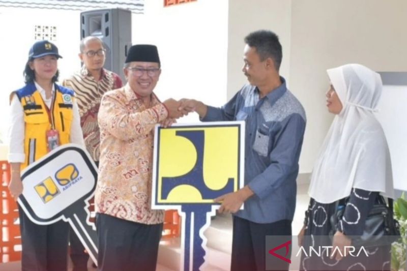 Kementerian PUPR serahkan 190 kunci rumah relokasi tahap III di Cianjur