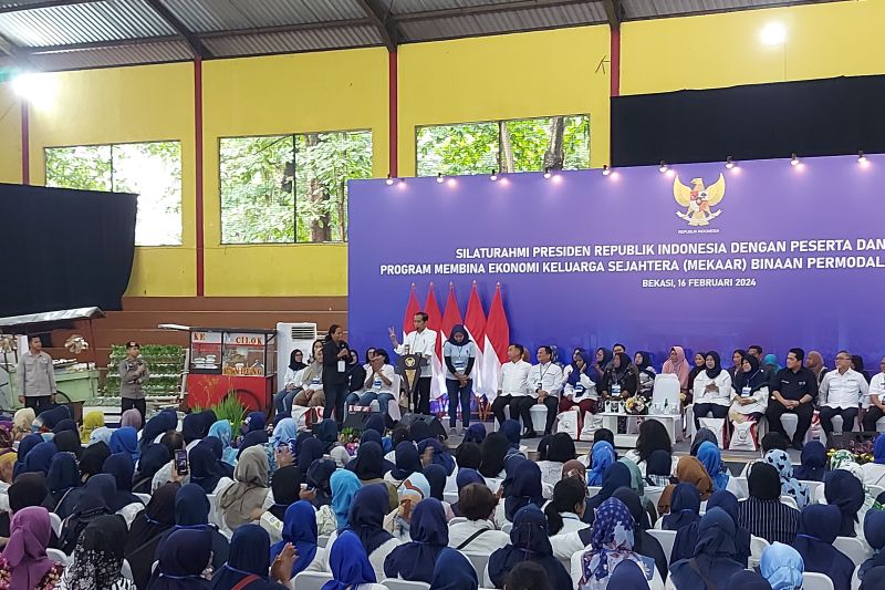 Presiden Jokowi temui nasabah PNM Mekaar di Kota Bekasi
