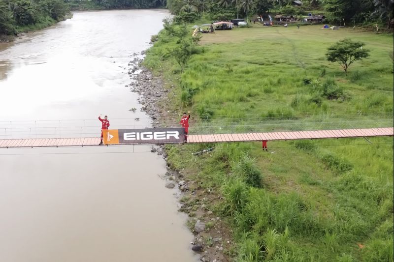 Eiger bangun jembatan sambungkan 2 desa di Tasikmalaya