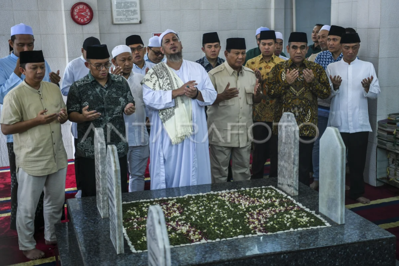 Prabowo berziarah ke makam Habib Ali Kwitang