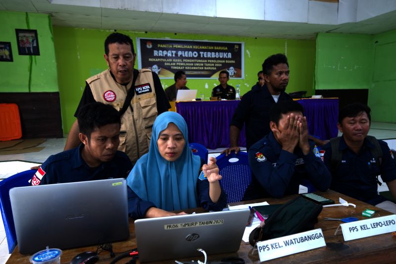 Rapat pleno terbuka di Kendari